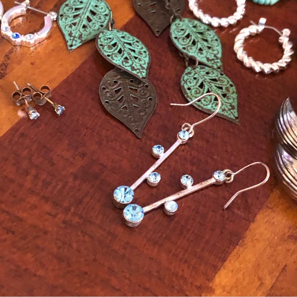 Lot of silver and blue tone pierced earring lot - Picture 7 of 7